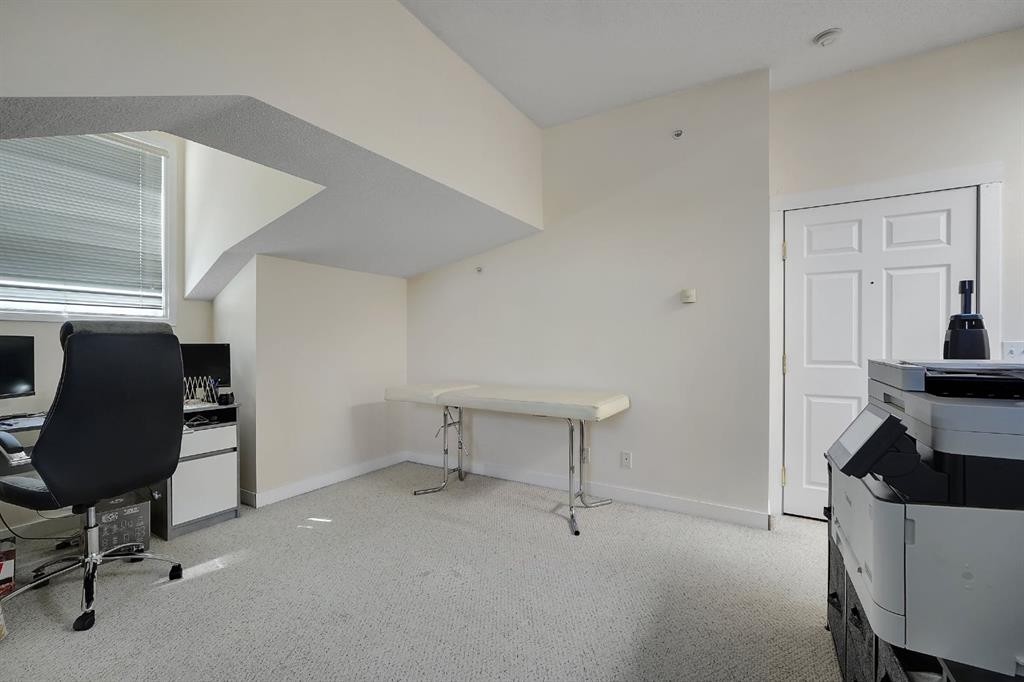 227-1920 14 Avenue Ne, Calgary, AB - Indoor Photo Showing Other Room