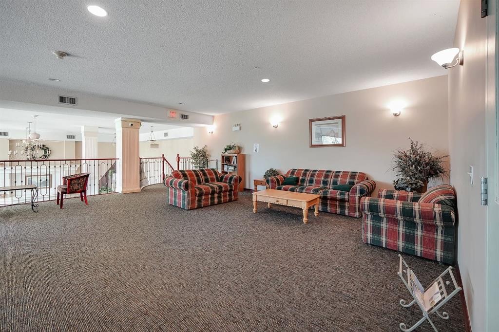 227-1920 14 Avenue Ne, Calgary, AB - Indoor Photo Showing Other Room