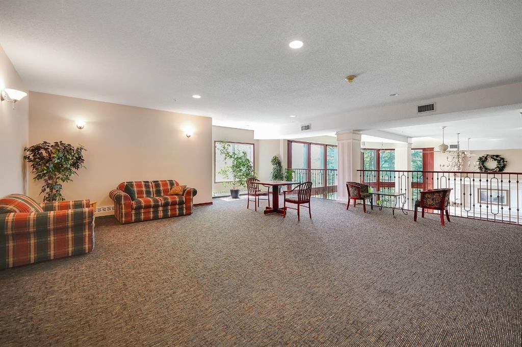 227-1920 14 Avenue Ne, Calgary, AB - Indoor Photo Showing Other Room