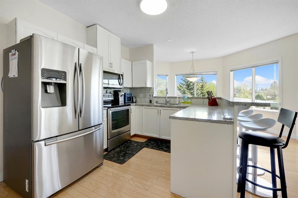 227-1920 14 Avenue Ne, Calgary, AB - Indoor Photo Showing Kitchen