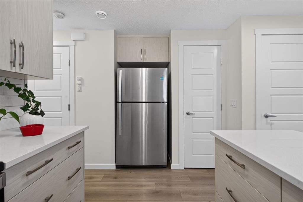 461 Cranbrook Square Se, Calgary, AB - Indoor Photo Showing Kitchen
