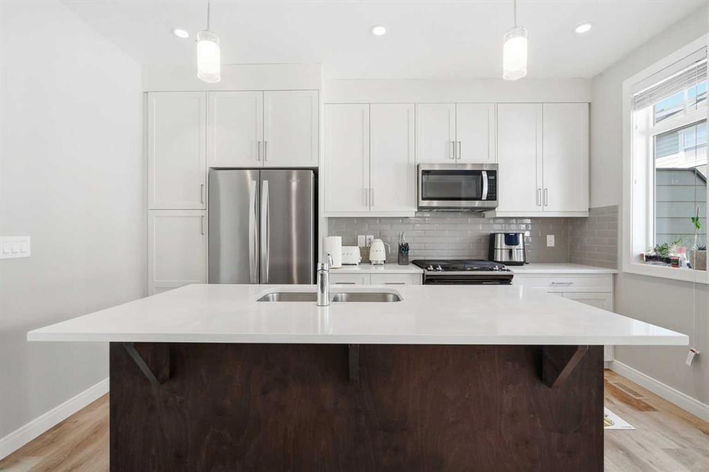 312 Wentworth Row Sw, Calgary, AB - Indoor Photo Showing Kitchen With Stainless Steel Kitchen With Double Sink With Upgraded Kitchen