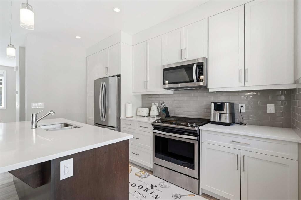312 Wentworth Row Sw, Calgary, AB - Indoor Photo Showing Kitchen With Stainless Steel Kitchen With Double Sink With Upgraded Kitchen