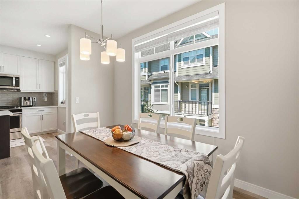 312 Wentworth Row Sw, Calgary, AB - Indoor Photo Showing Dining Room