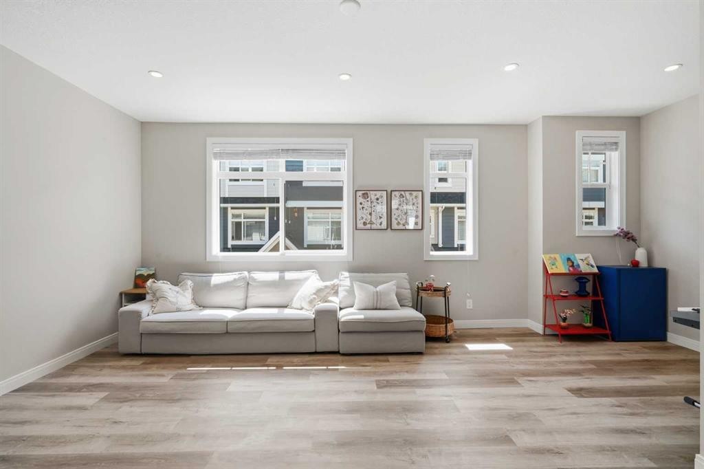 312 Wentworth Row Sw, Calgary, AB - Indoor Photo Showing Other Room