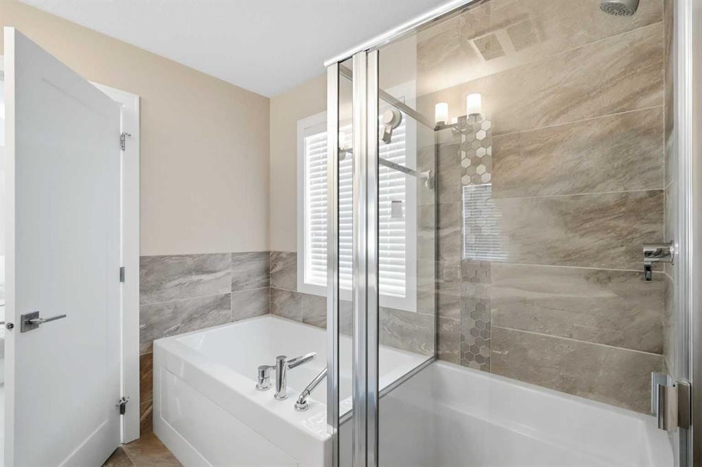 312 Wentworth Row Sw, Calgary, AB - Indoor Photo Showing Bathroom