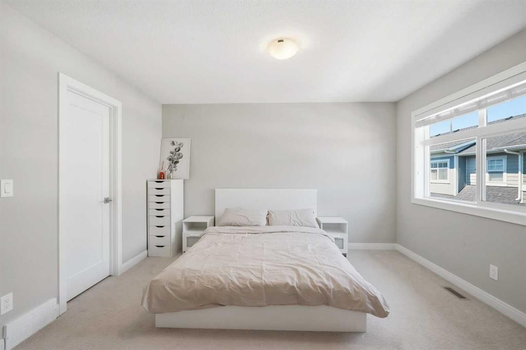 312 Wentworth Row Sw, Calgary, AB - Indoor Photo Showing Bedroom