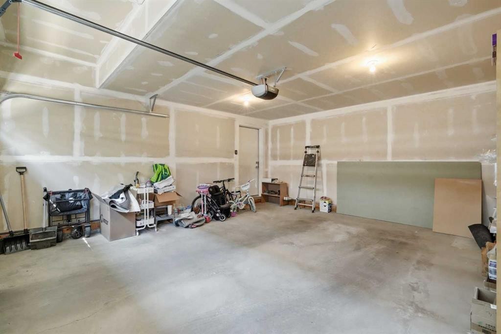 312 Wentworth Row Sw, Calgary, AB - Indoor Photo Showing Garage