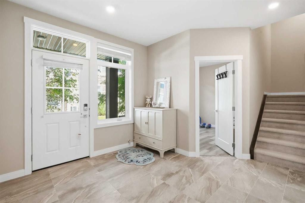312 Wentworth Row Sw, Calgary, AB - Indoor Photo Showing Other Room