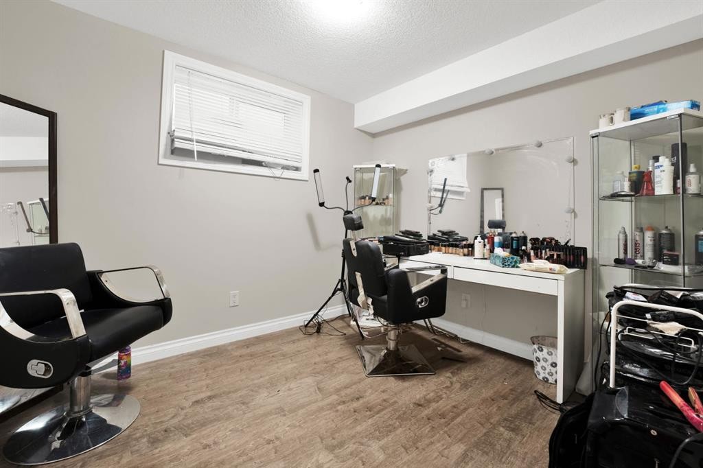 360 Saddlemont Boulevard Ne, Calgary, AB - Indoor Photo Showing Office