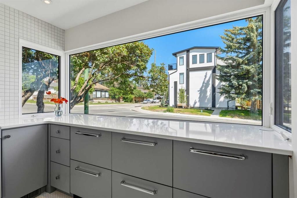3222 1 Street Ne, Calgary, AB - Indoor Photo Showing Other Room