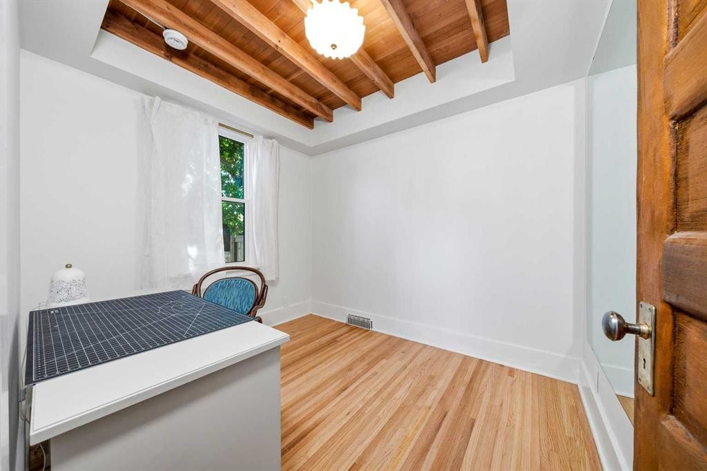 3222 1 Street Ne, Calgary, AB - Indoor Photo Showing Other Room