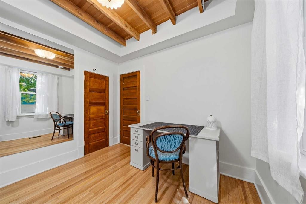 3222 1 Street Ne, Calgary, AB - Indoor