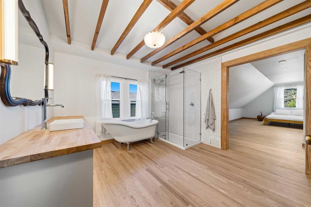 3222 1 Street Ne, Calgary, AB - Indoor Photo Showing Other Room