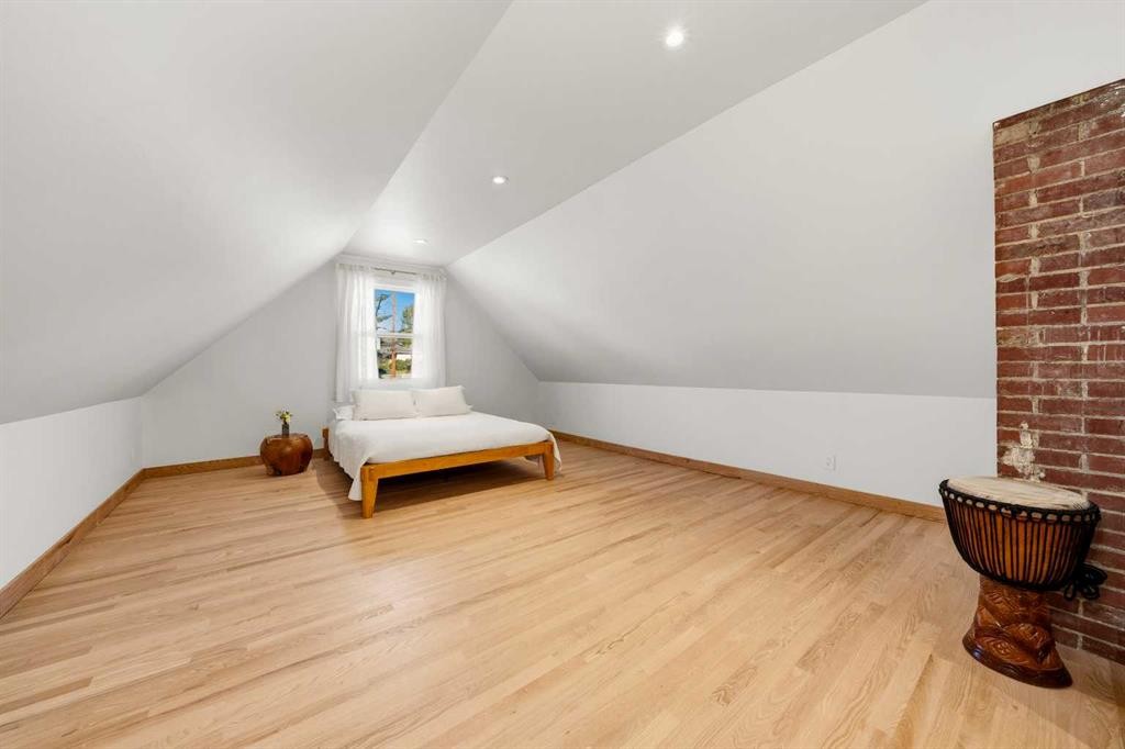 3222 1 Street Ne, Calgary, AB - Indoor Photo Showing Other Room