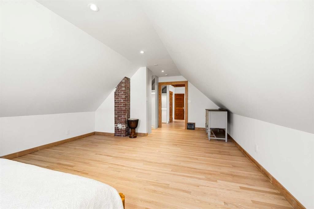 3222 1 Street Ne, Calgary, AB - Indoor Photo Showing Other Room