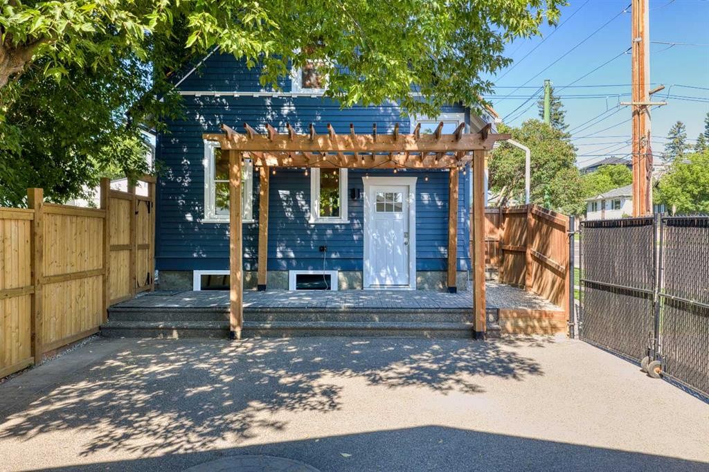 3222 1 Street Ne, Calgary, AB - Outdoor
