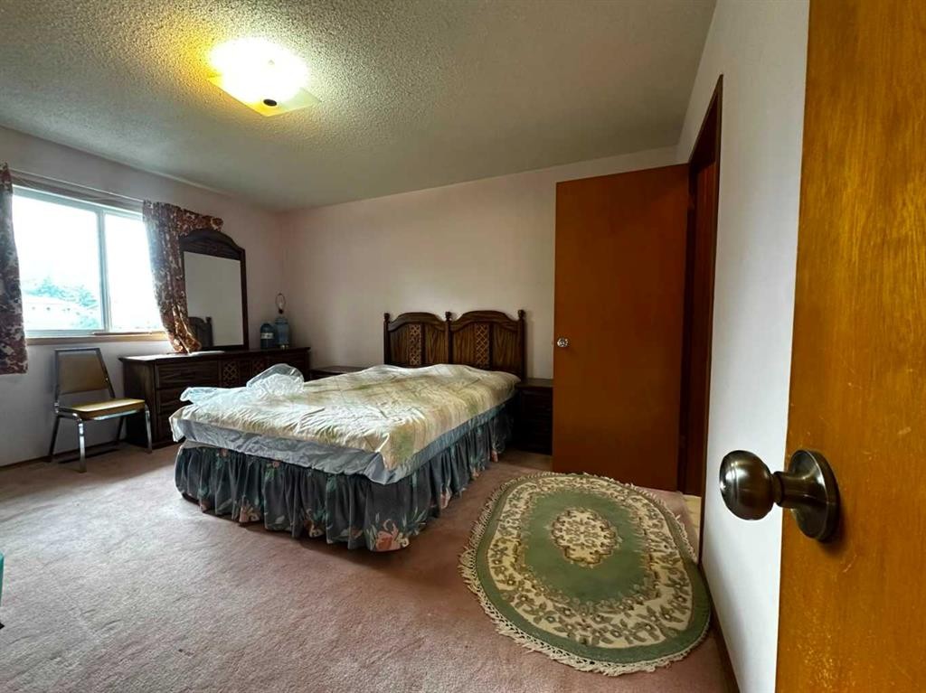 3207 Utah Place Nw, Calgary, AB - Indoor Photo Showing Bedroom