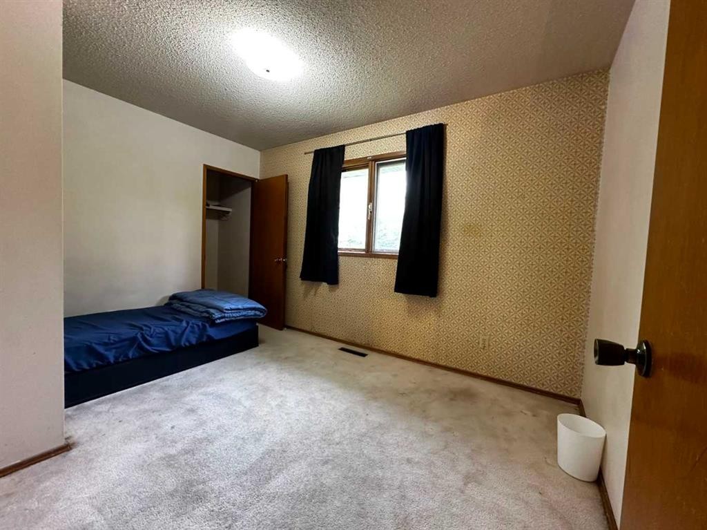3207 Utah Place Nw, Calgary, AB - Indoor Photo Showing Other Room