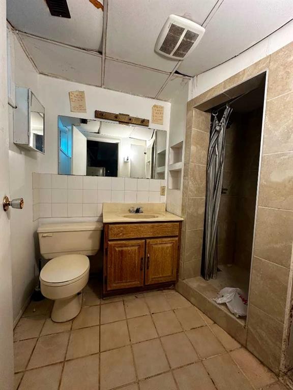 3207 Utah Place Nw, Calgary, AB - Indoor Photo Showing Bathroom