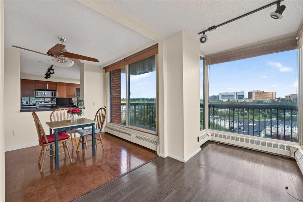 1607-145 Point Drive Nw, Calgary, AB - Indoor Photo Showing Living Room