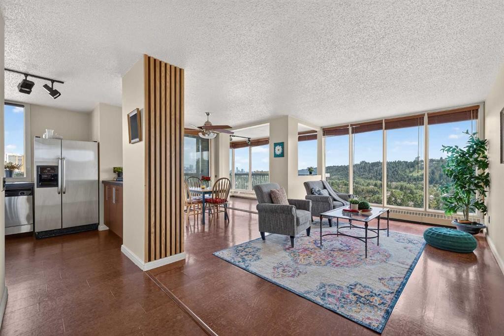 1607-145 Point Drive Nw, Calgary, AB - Indoor Photo Showing Living Room