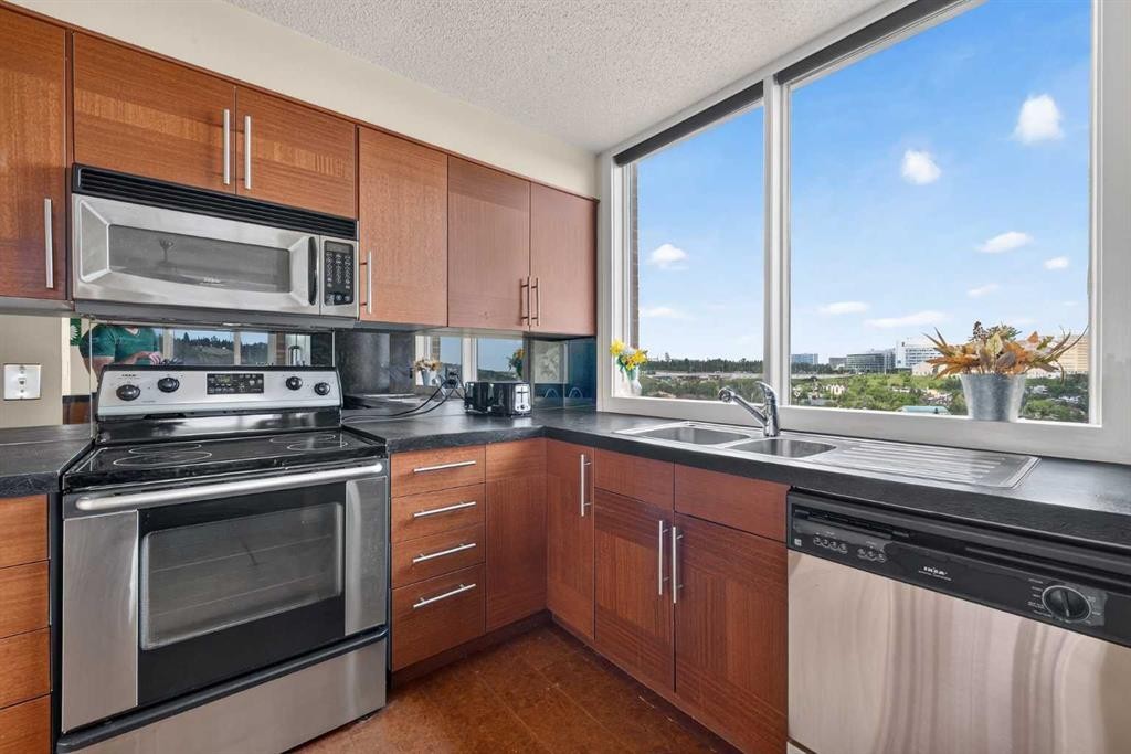 1607-145 Point Drive Nw, Calgary, AB - Indoor Photo Showing Other Room