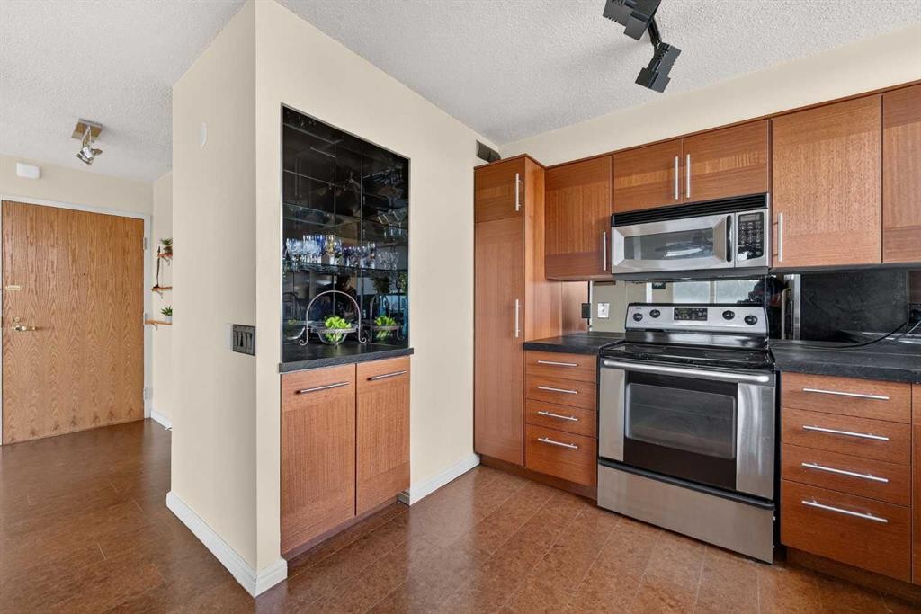 1607-145 Point Drive Nw, Calgary, AB - Indoor