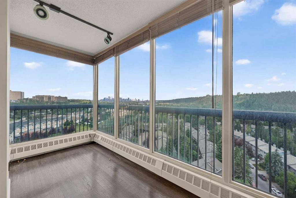 1607-145 Point Drive Nw, Calgary, AB - Indoor Photo Showing Other Room