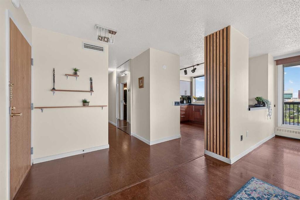 1607-145 Point Drive Nw, Calgary, AB - Indoor Photo Showing Other Room