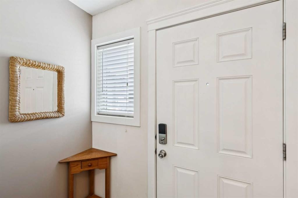 212 Bayside Point Sw, Airdrie, AB - Indoor Photo Showing Other Room