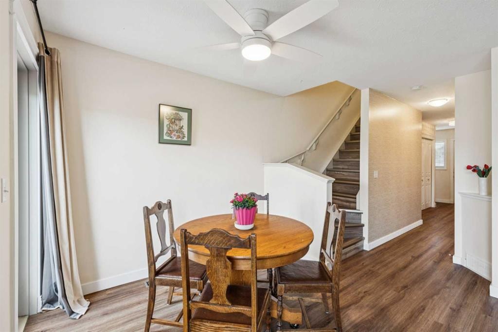 212 Bayside Point Sw, Airdrie, AB - Indoor Photo Showing Dining Room