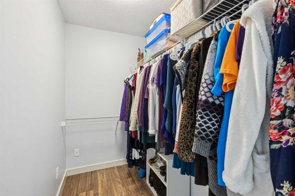 212 Bayside Point Sw, Airdrie, AB - Indoor With Storage