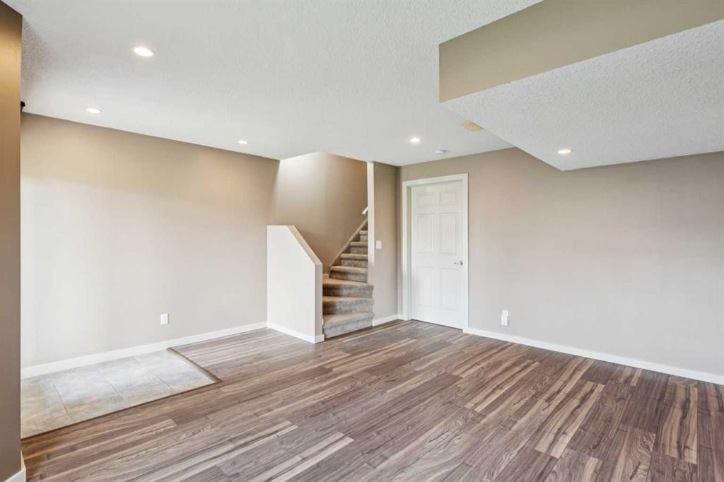 212 Bayside Point Sw, Airdrie, AB - Indoor Photo Showing Other Room