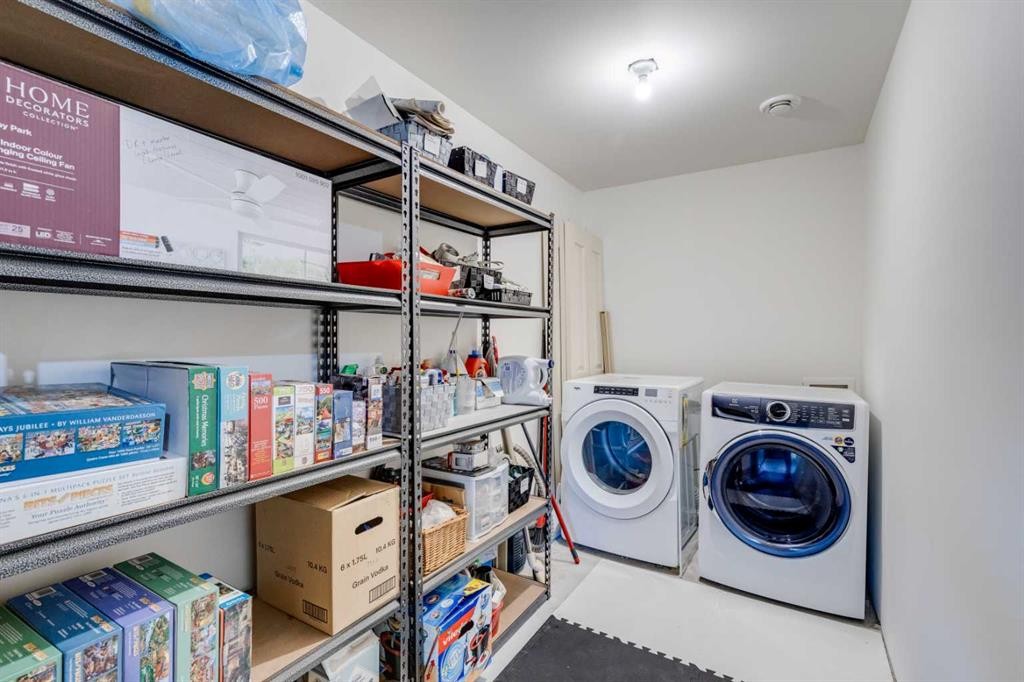 212 Bayside Point Sw, Airdrie, AB - Indoor Photo Showing Laundry Room