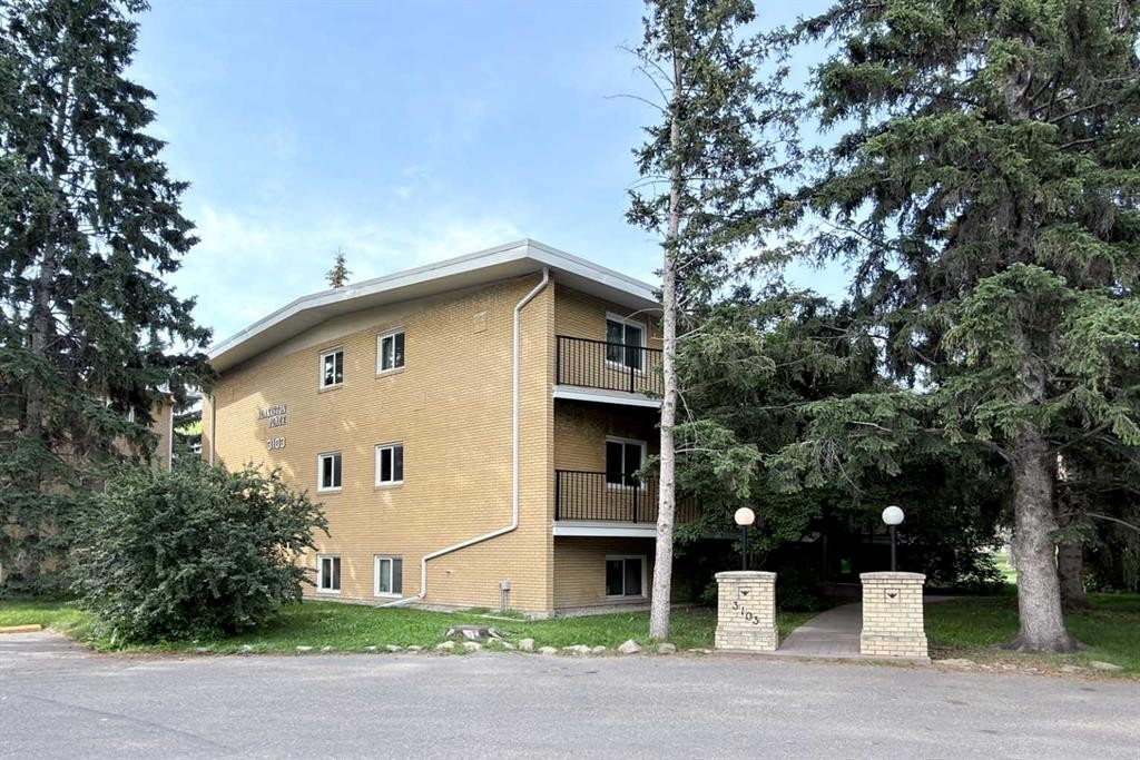 102-3103 Blakiston Drive Nw, Calgary, AB - Outdoor