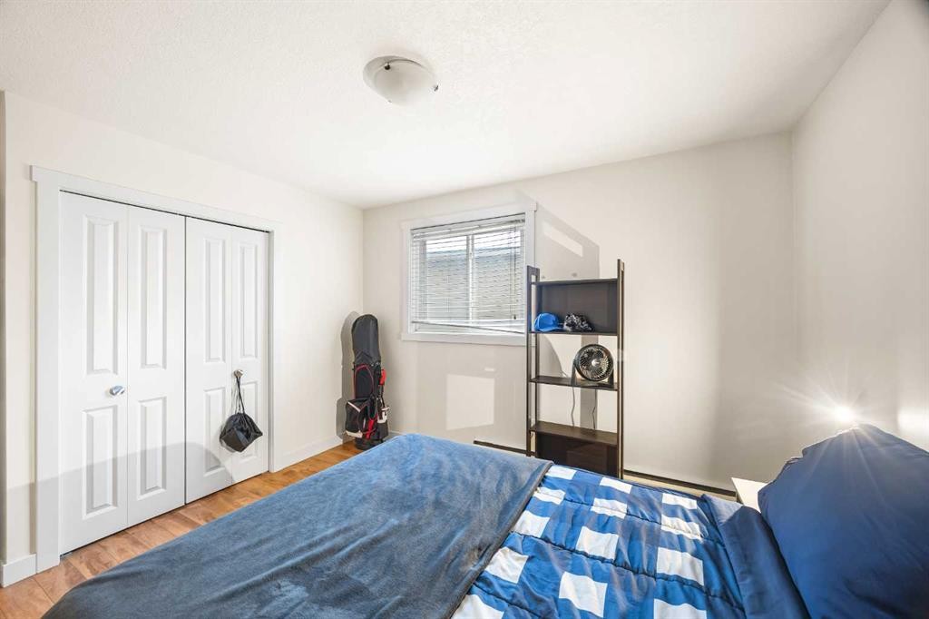102-3103 Blakiston Drive Nw, Calgary, AB - Indoor Photo Showing Bedroom