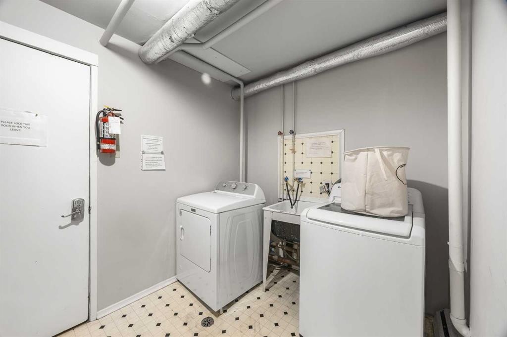 102-3103 Blakiston Drive Nw, Calgary, AB - Indoor Photo Showing Laundry Room