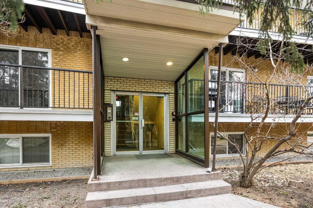 102-3103 Blakiston Drive Nw, Calgary, AB - Outdoor With Exterior