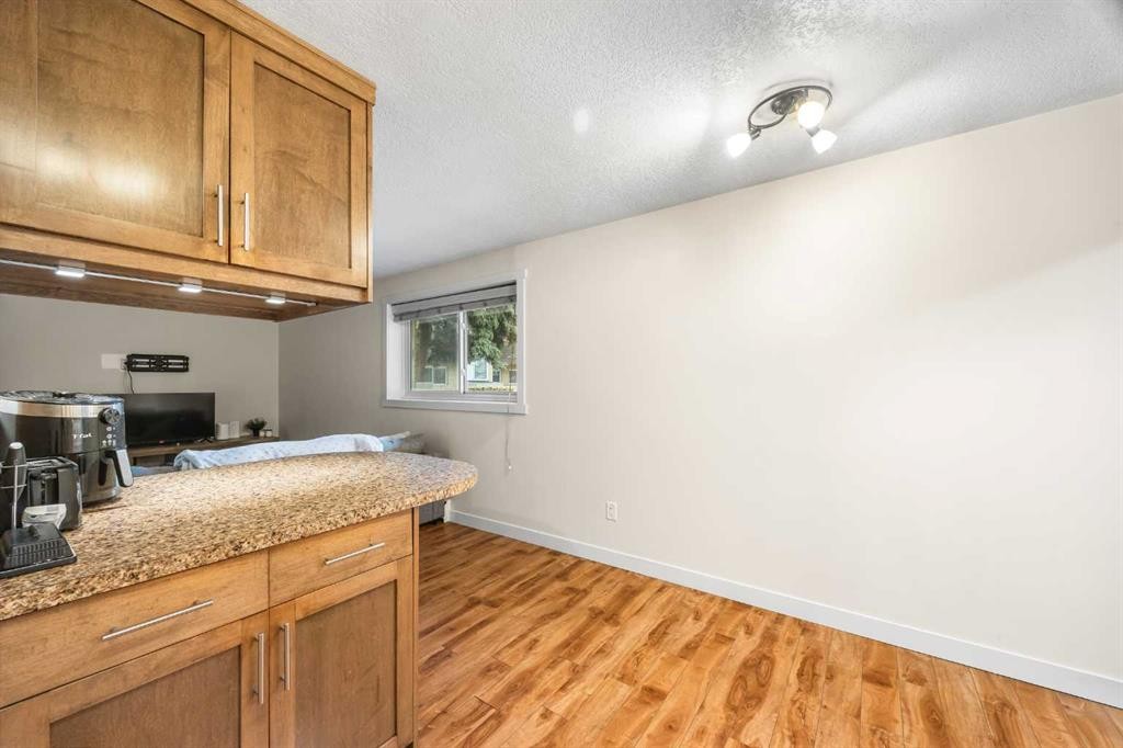 102-3103 Blakiston Drive Nw, Calgary, AB - Indoor