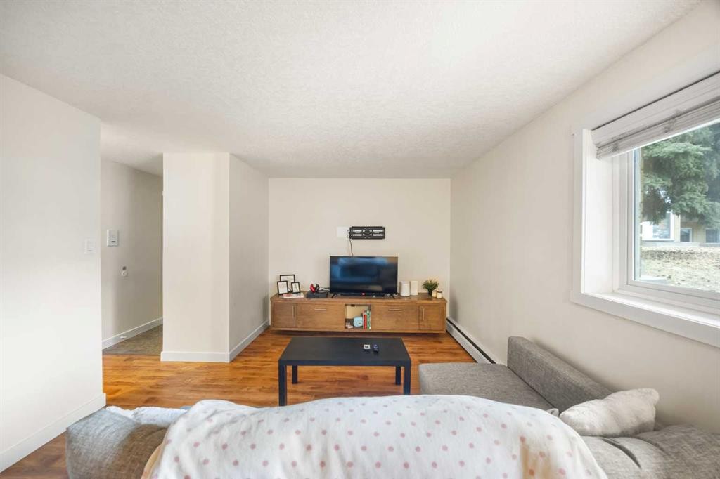 102-3103 Blakiston Drive Nw, Calgary, AB - Indoor