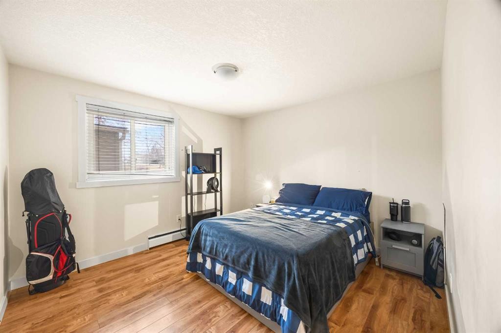 102-3103 Blakiston Drive Nw, Calgary, AB - Indoor Photo Showing Bedroom