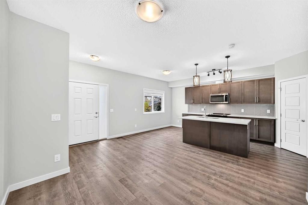 716-32 Red Embers Parade Ne, Calgary, AB - Indoor Photo Showing Kitchen