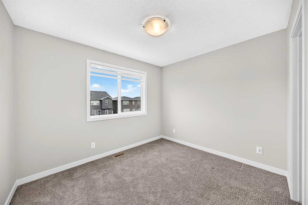 716-32 Red Embers Parade Ne, Calgary, AB - Indoor Photo Showing Other Room