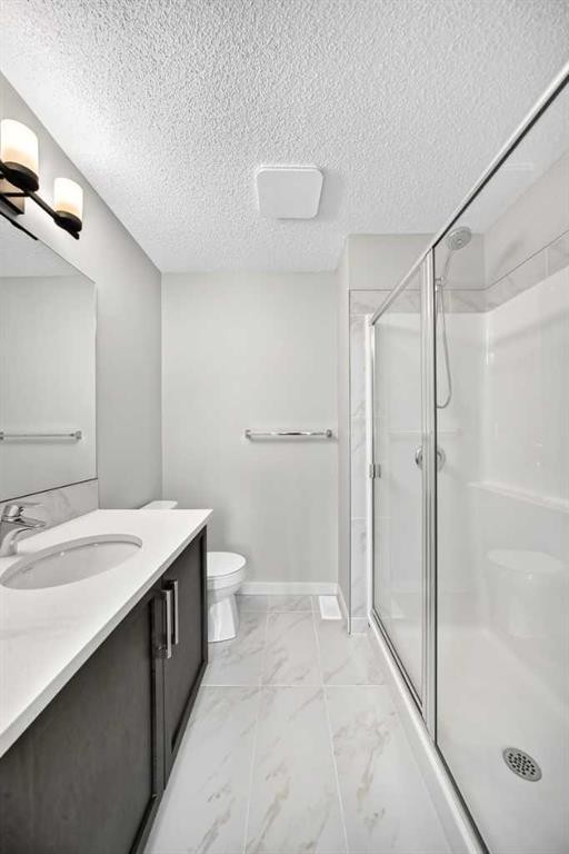 716-32 Red Embers Parade Ne, Calgary, AB - Indoor Photo Showing Bathroom
