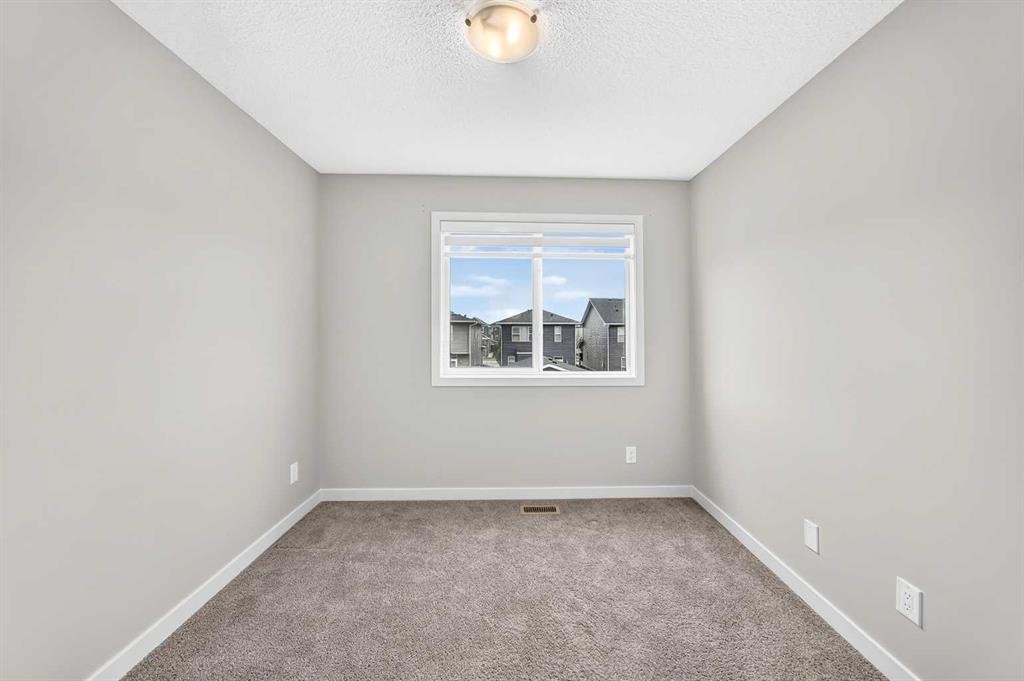 716-32 Red Embers Parade Ne, Calgary, AB - Indoor Photo Showing Other Room