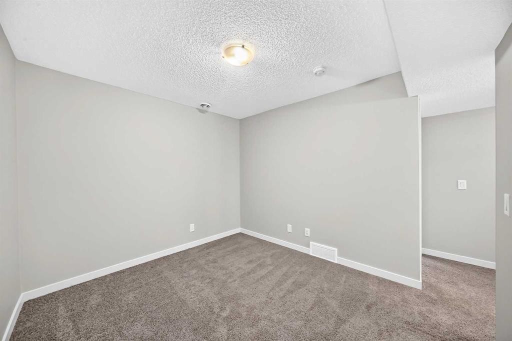 716-32 Red Embers Parade Ne, Calgary, AB - Indoor Photo Showing Other Room