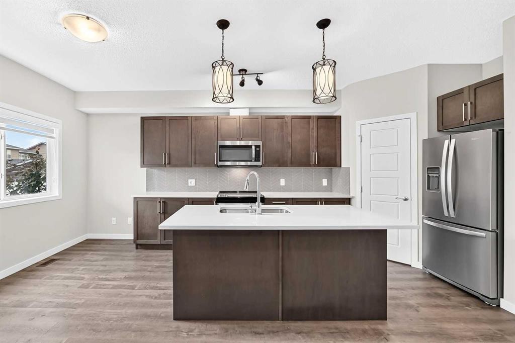 716-32 Red Embers Parade Ne, Calgary, AB - Indoor Photo Showing Kitchen