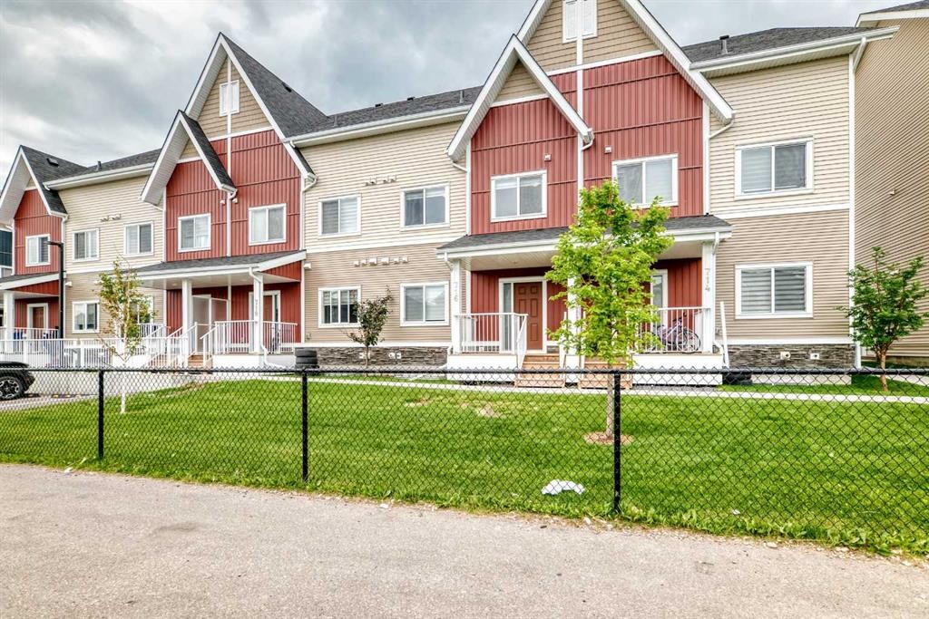 716-32 Red Embers Parade Ne, Calgary, AB - Outdoor With Facade