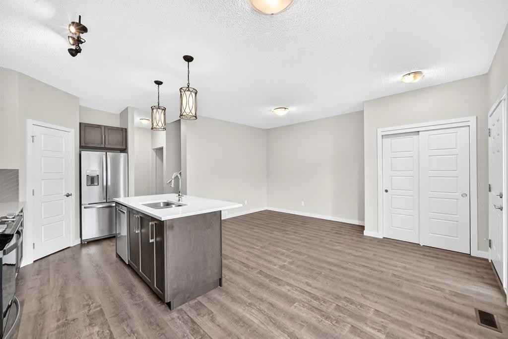 716-32 Red Embers Parade Ne, Calgary, AB - Indoor Photo Showing Kitchen